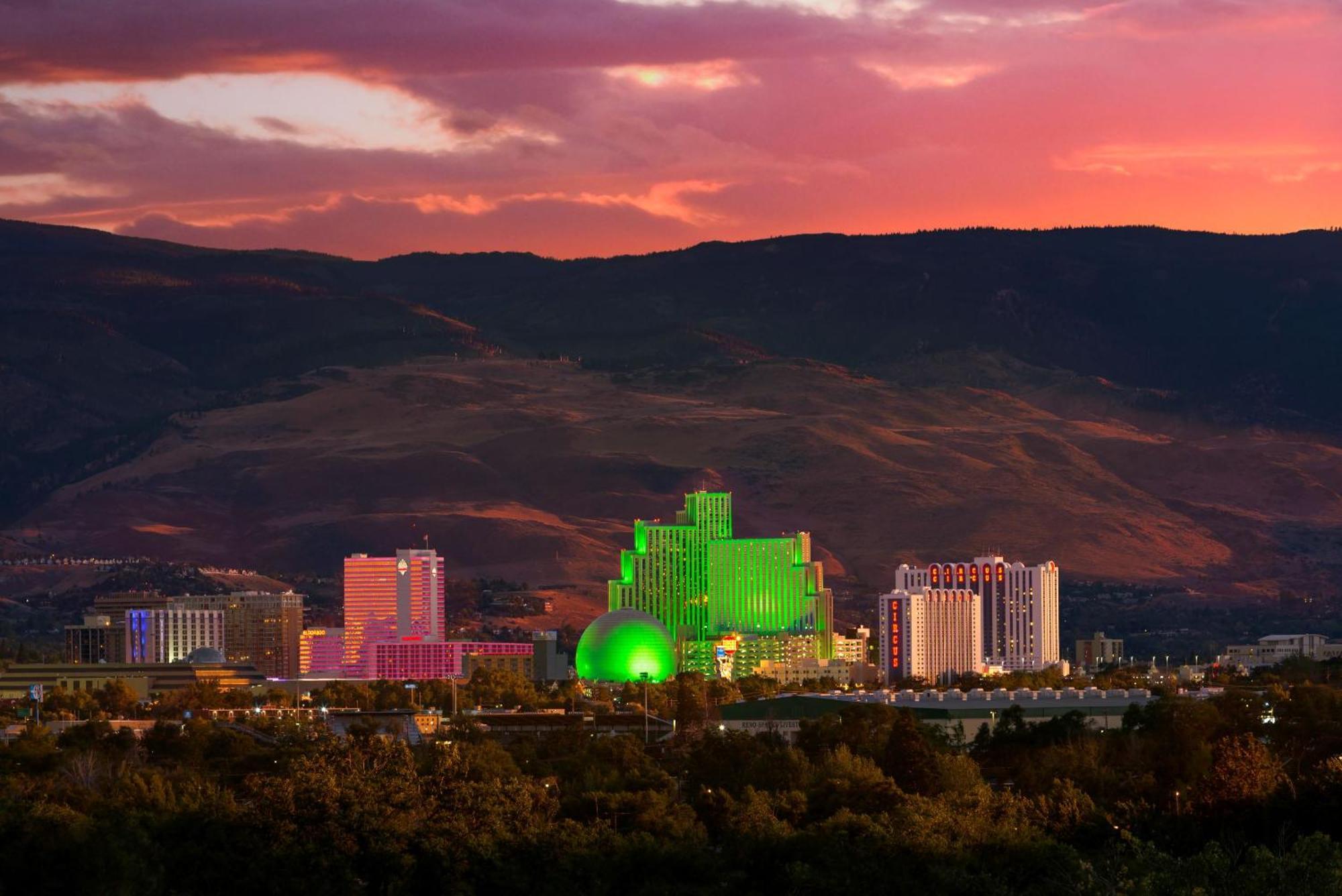 Silver Legacy Reno Resort Casino At The Row Exteriör bild
